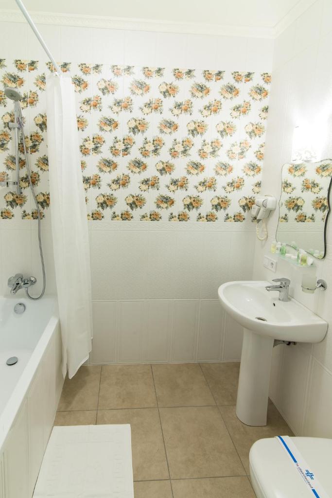L.O.Y Family Hotel photo 3
