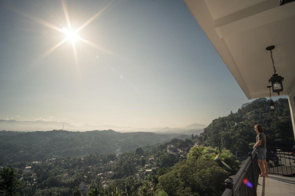 Beauty Hills photo 1