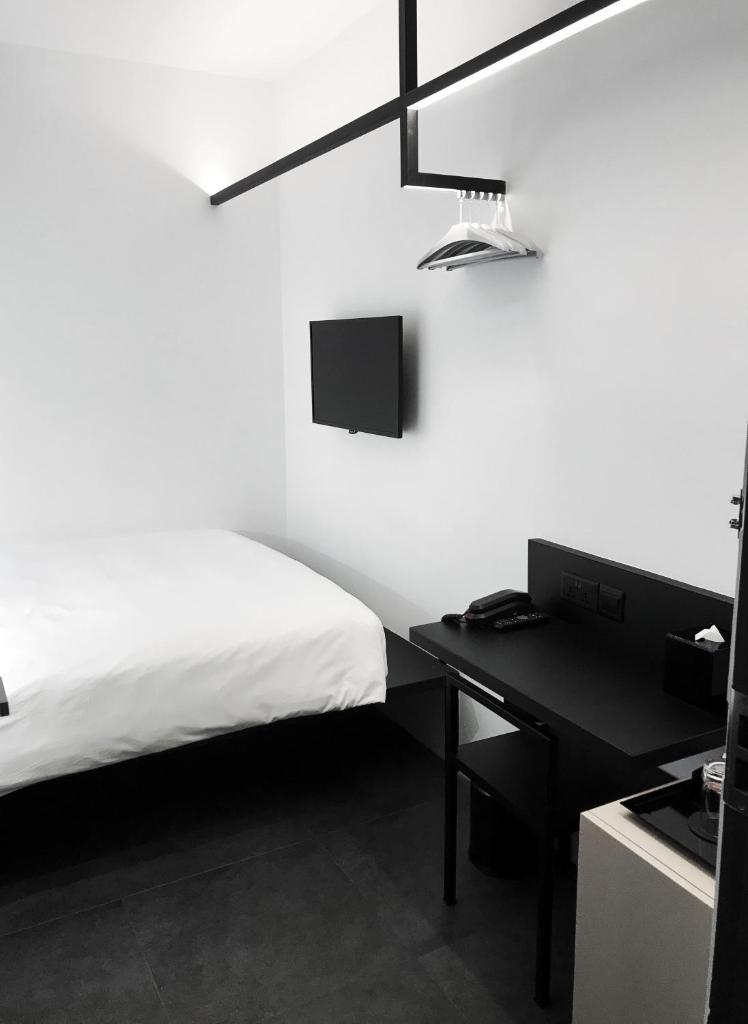Двухместный (Небольшой двухместный номер с 1 кроватью), Hotel Mono