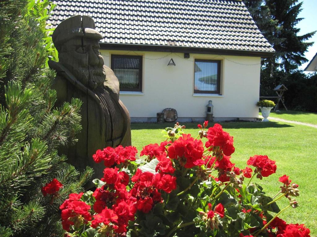 Charming Holiday Home in Kuhlungsborn with Terrace photo 2
