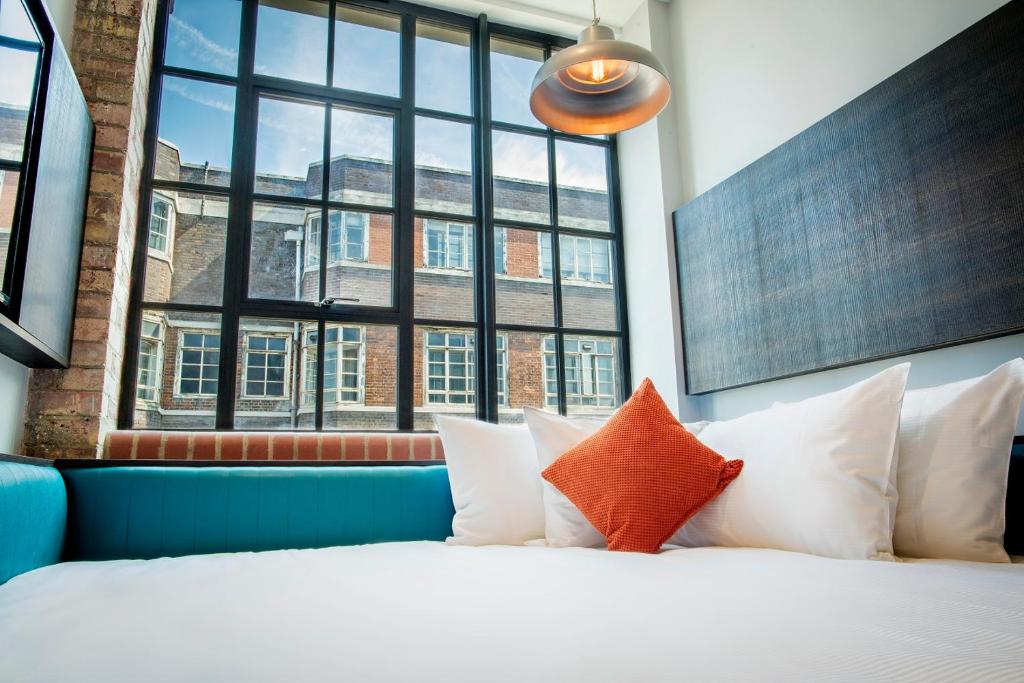 New Road Hotel Room Type - Superior King Room