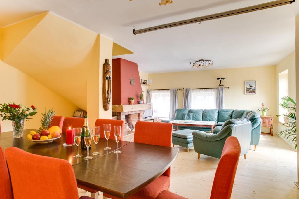 Amazing 5 bedroom house KRUMLOV 82 - 4 min walk to main square photo 4