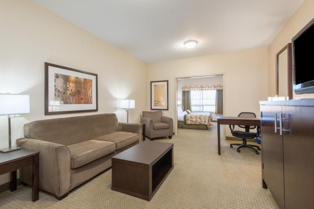 Ramada by Wyndham Lac La Biche photo 3