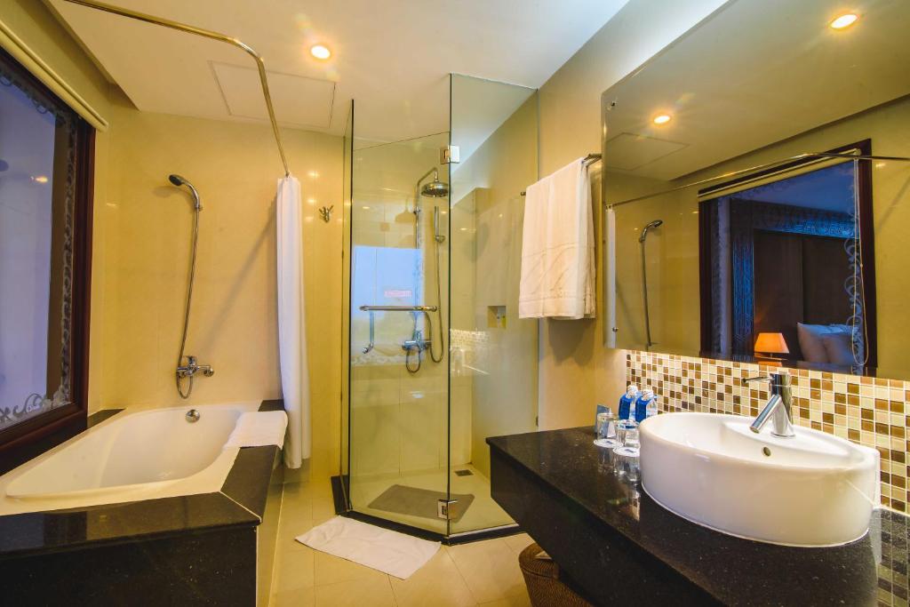 Двухместный (Люкс с видом на реку), Mondial Hotel Hue