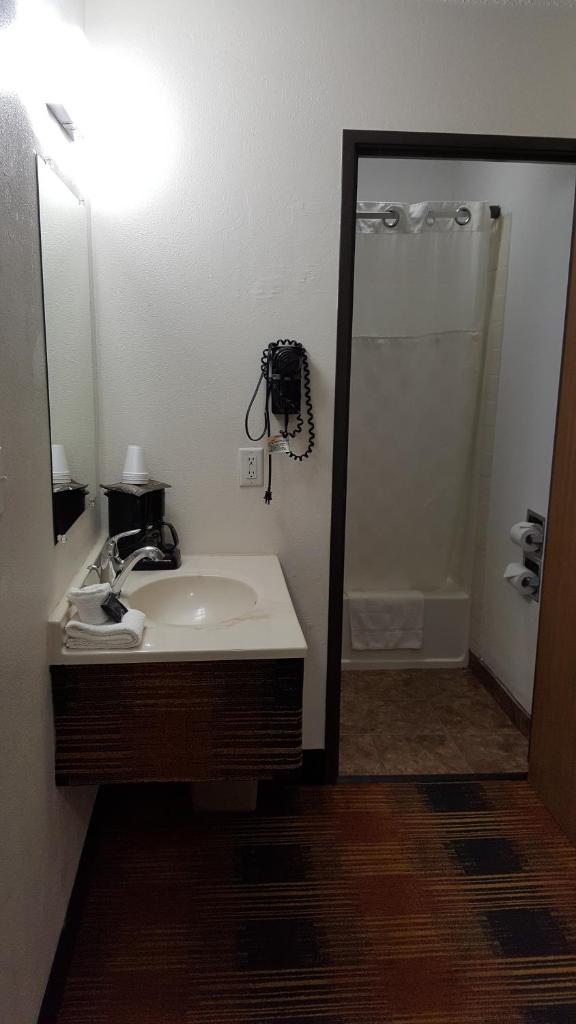 Americas Best Value Inn and Suites - Nevada photo 1