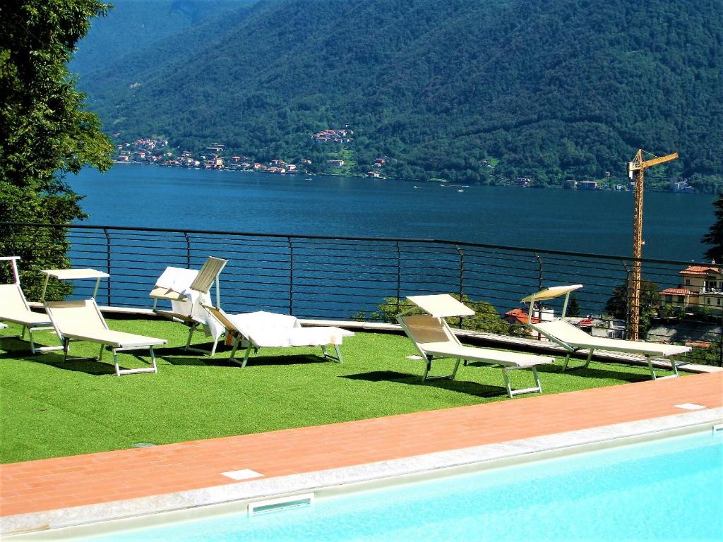Green & Lake Home
