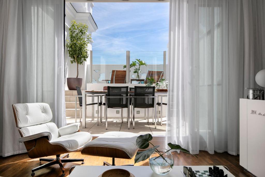 ME Madrid Reina Victoria by Meliá photo 3