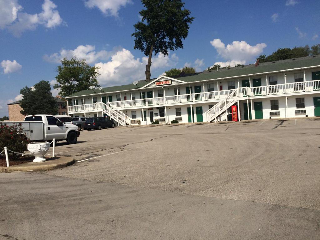 Hoosier Travel Lodge photo 1