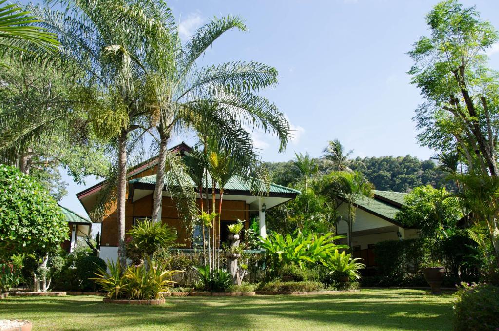 Jungle Village Bungalow photo 3