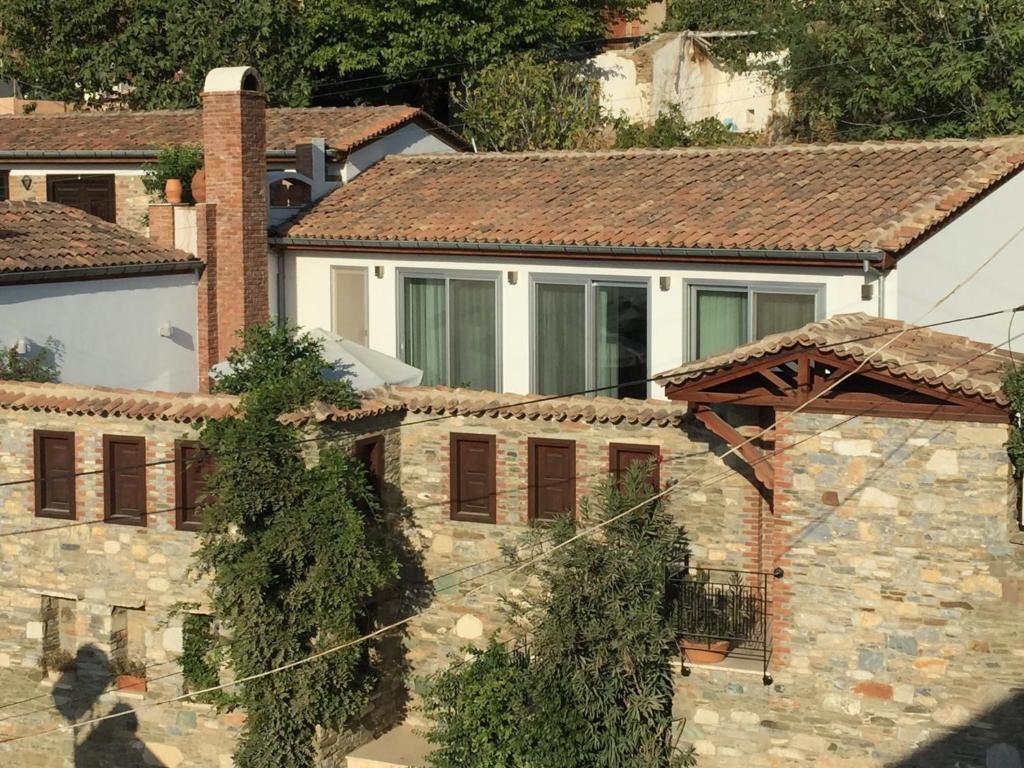 Ionia House photo 4