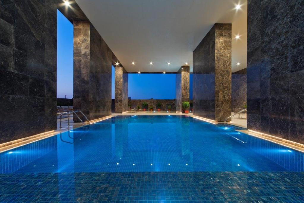 voco Doha West Bay Suites, an IHG Hotel photo 2