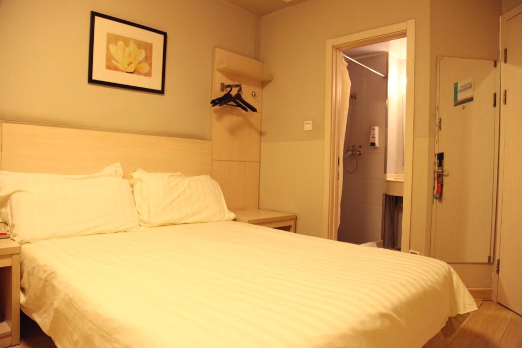 Двухместный (Двухместный номер бизнес-класса с 1 кроватью С), Jinjiang Inn - Beijing Houhai