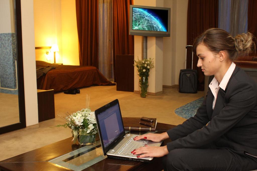 Сьюит (Люкс с сауной и гидромассажной ванной — Бесплатная парковка), Business Hotel Premier