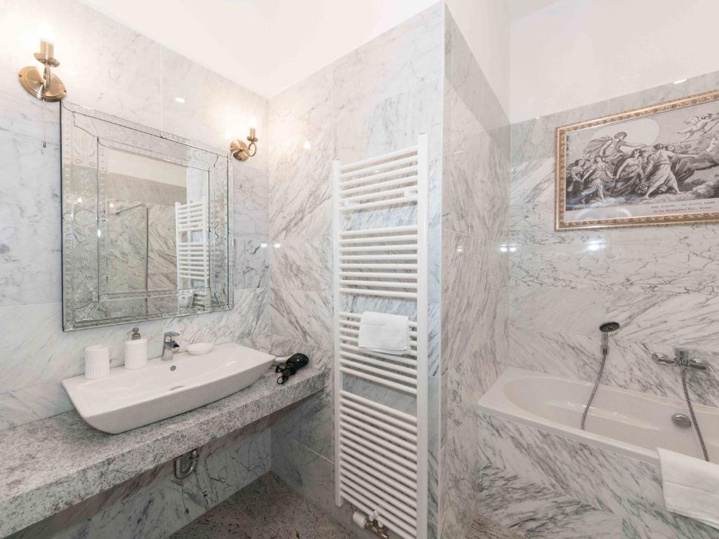Апартаменты (Апартаменты с 3 спальнями - Schultergasse 5, 1010 Vienna), Elegant Vienna