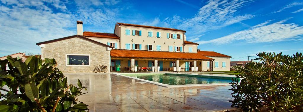 VELANERA Hotel & Restaurant photo 1