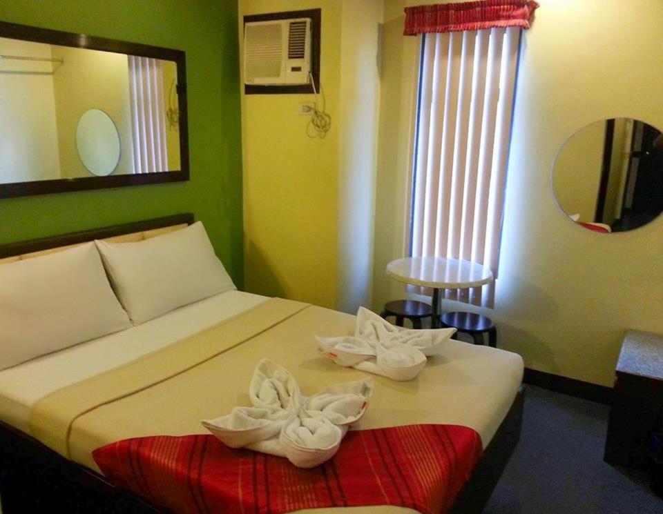 Двухместный (Улучшенный двухместный номер с 1 кроватью), Express Inn Cebu