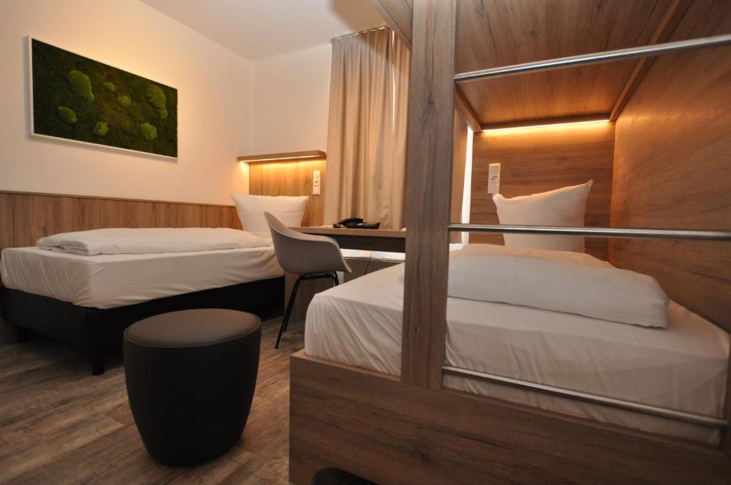 Трехместный (Отремонтированный трехместный номер), Golden Leaf Hotel Perlach Allee Hof