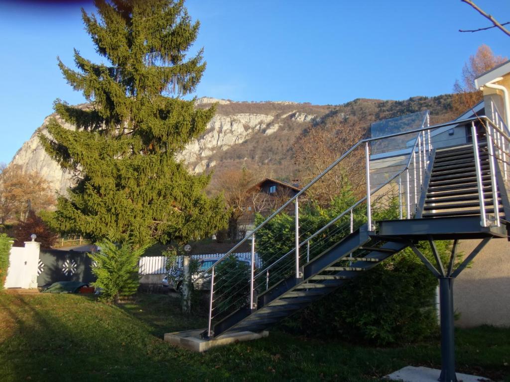 Chalet de TARA - Grand appartement esprit chalet - piscine chauffée - Genève photo 4