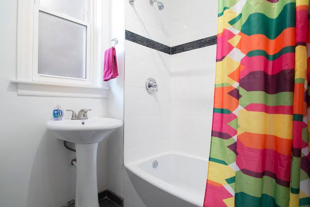 Двухместный (Номер Делюкс с кроватью размера «queen-size»), Wrigley Hostel - Chicago