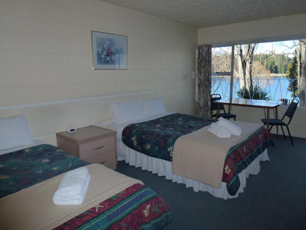 Lakeside Motel - Queenstown - Tap to explore photos