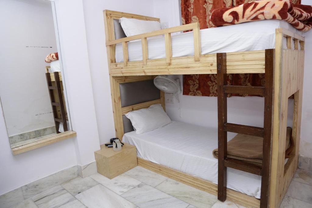 Номер (Кровать в общем 4-местном номере для мужчин и женщин), Backpackers Heaven@ New King