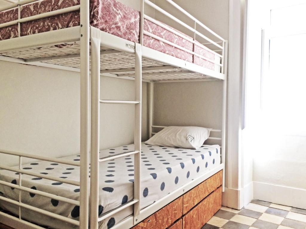 Номер (Кровать в общем 4-местном номере для мужчин и женщин), Friendly Hills Bairro Alto