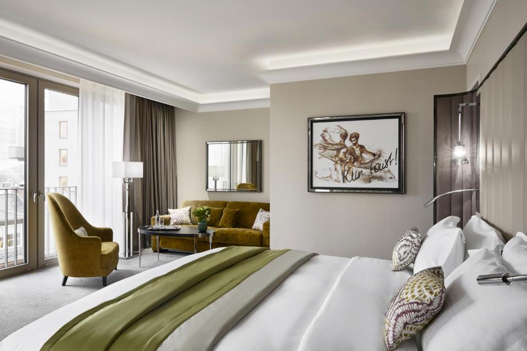 Сьюит (Полулюкс с 1 кроватью размера «king-size»), Sofitel Frankfurt Opera
