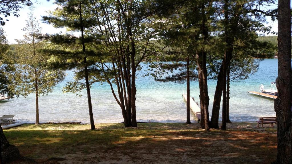 Log Cottage on Blue Lake photo 1