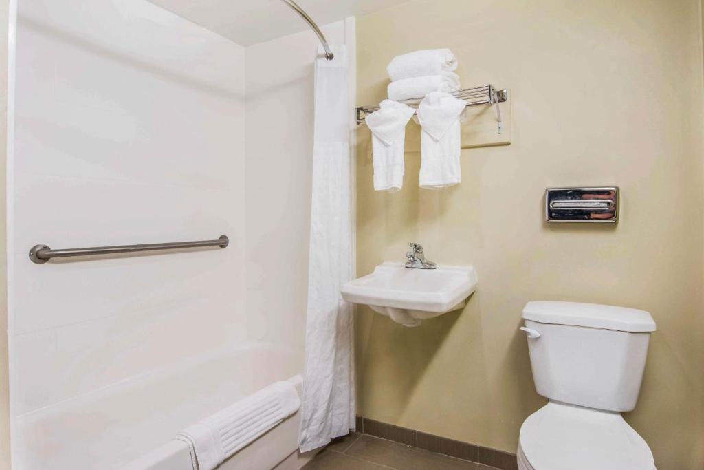 Четырехместный (Номер с 2 кроватями размера «queen-size» – Для некурящих), Comfort Inn Atlanta Downtown