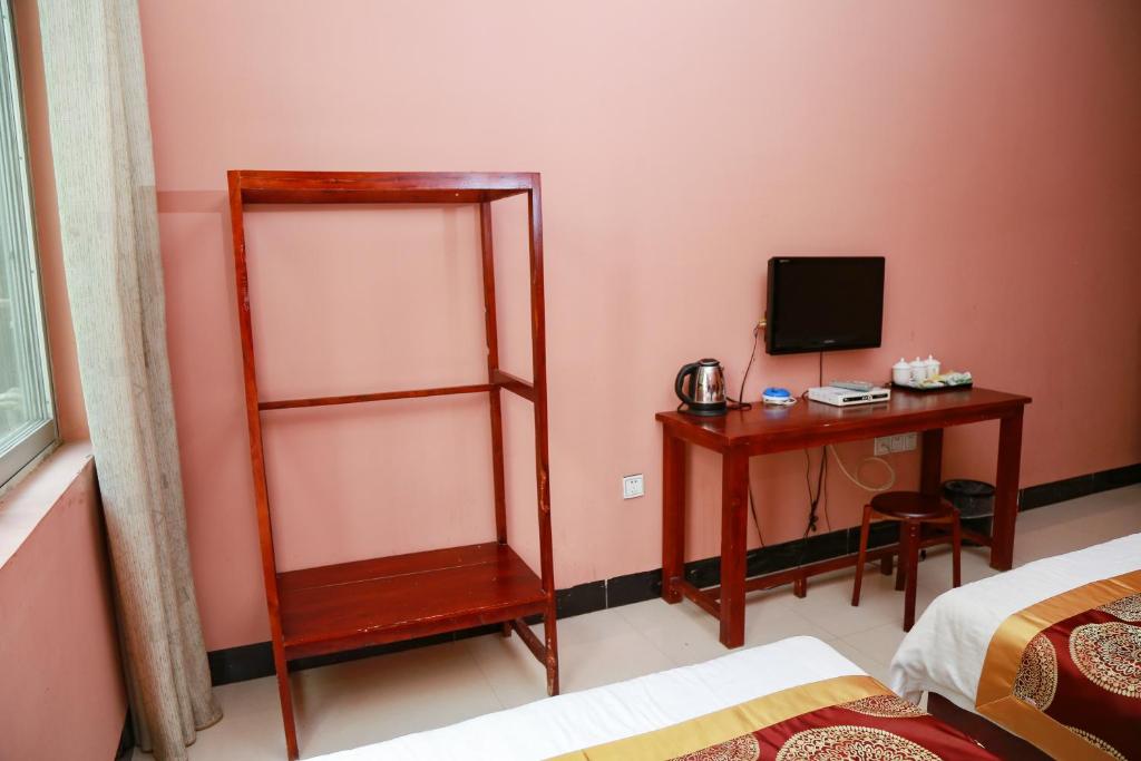 Трехместный (Трехместный номер с собственной ванной комнатой), Shan Ju Ge Hotel Yangshuo