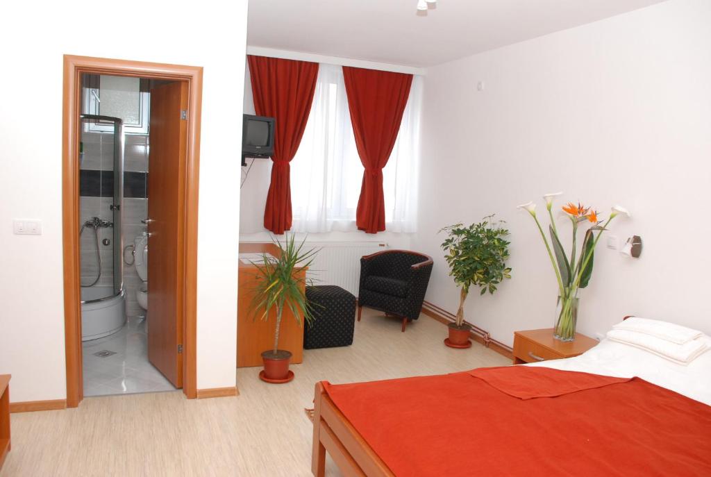 M Garni Hotel photo 3