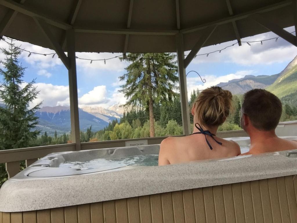 Bear Paw Lodge photo 2