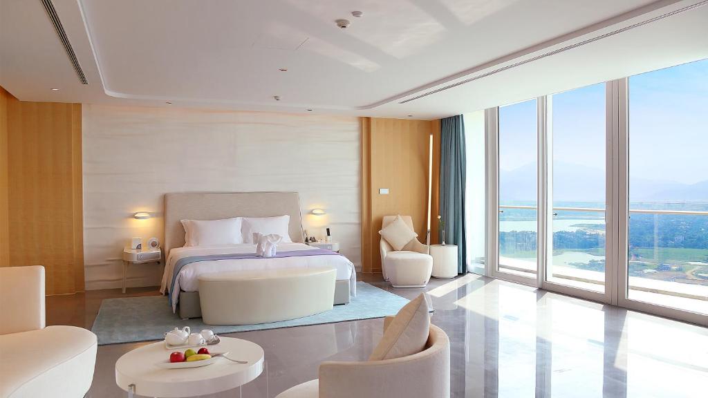 Сьюит (Люкс с видом на озеро (ограниченное предложение)), The Mangrove Sanya (all inclusive hotel)