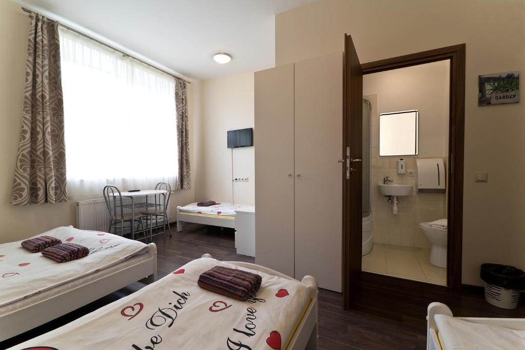 Семейный (Семейный номер с душем), Happy Hotel