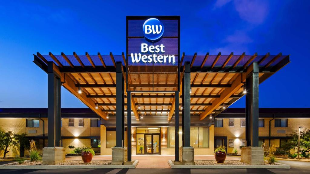 Best Western West Towne Suites image