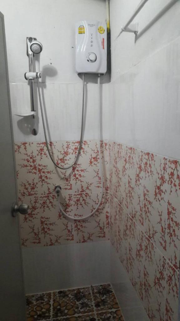 Четырехместный (Четырехместный номер с общей ванной комнатой), Danee Hostel