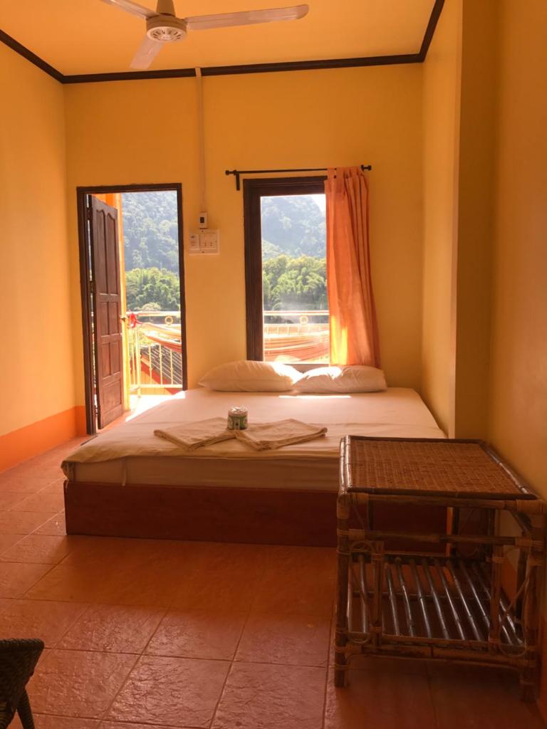 Riverview Bungalows & GH photo 2