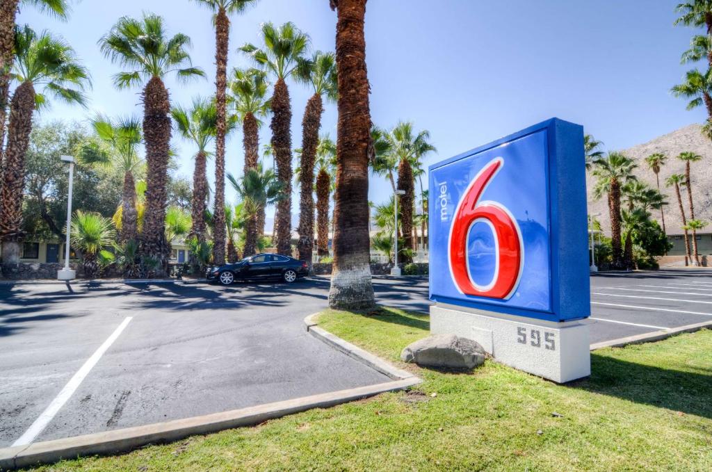 Motel 6 Palm Springs, CA - East - Palm Canyon image