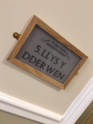 Llys y Dderwen - Oak Court photo 1