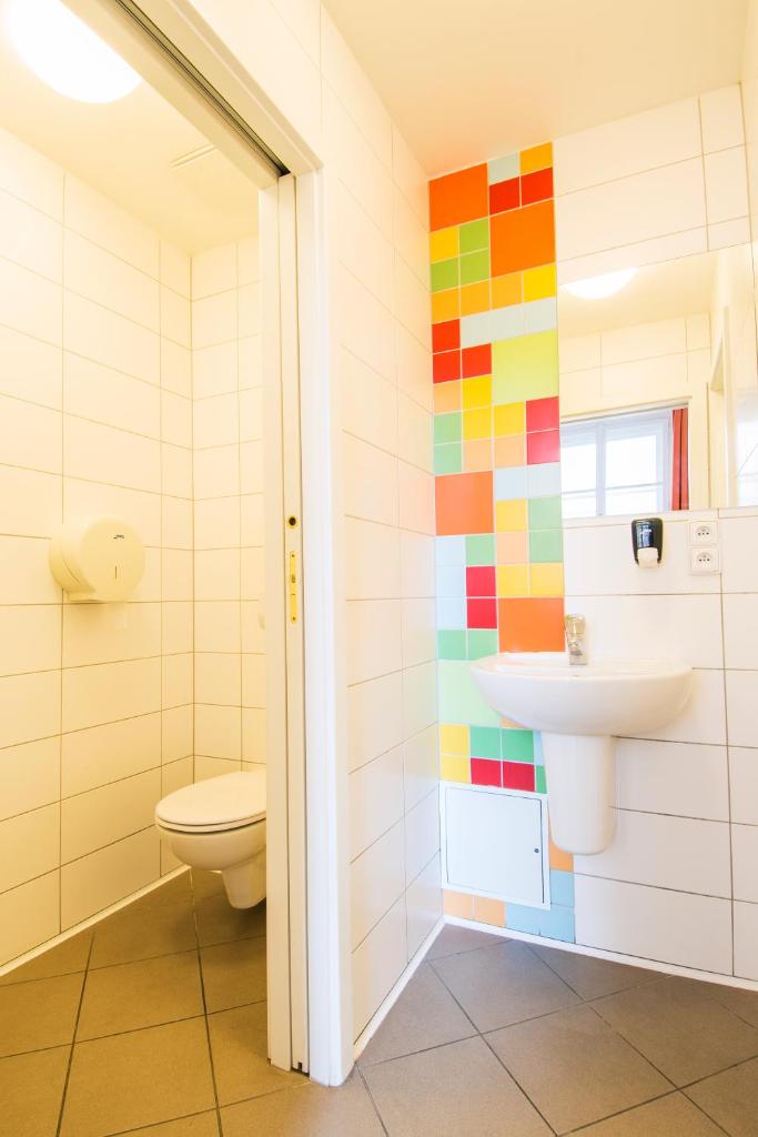 Номер (Кровать в общем номере с 4 кроватями), Хостел Equity Point Prague