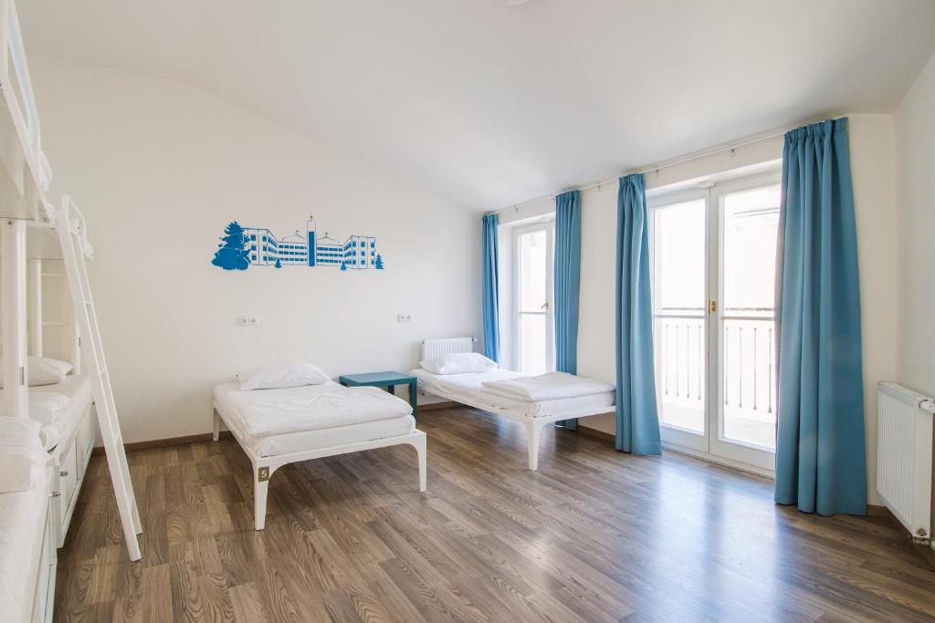 Номер (Кровать в общем 6-местном номере), Хостел Equity Point Prague