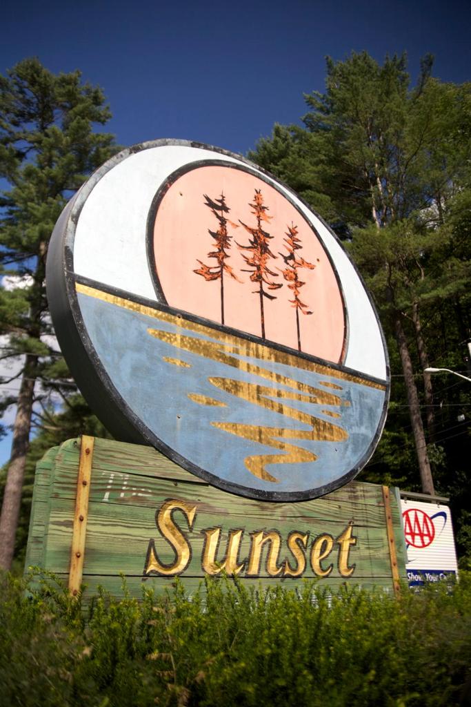 Sunset Motor Inn image
