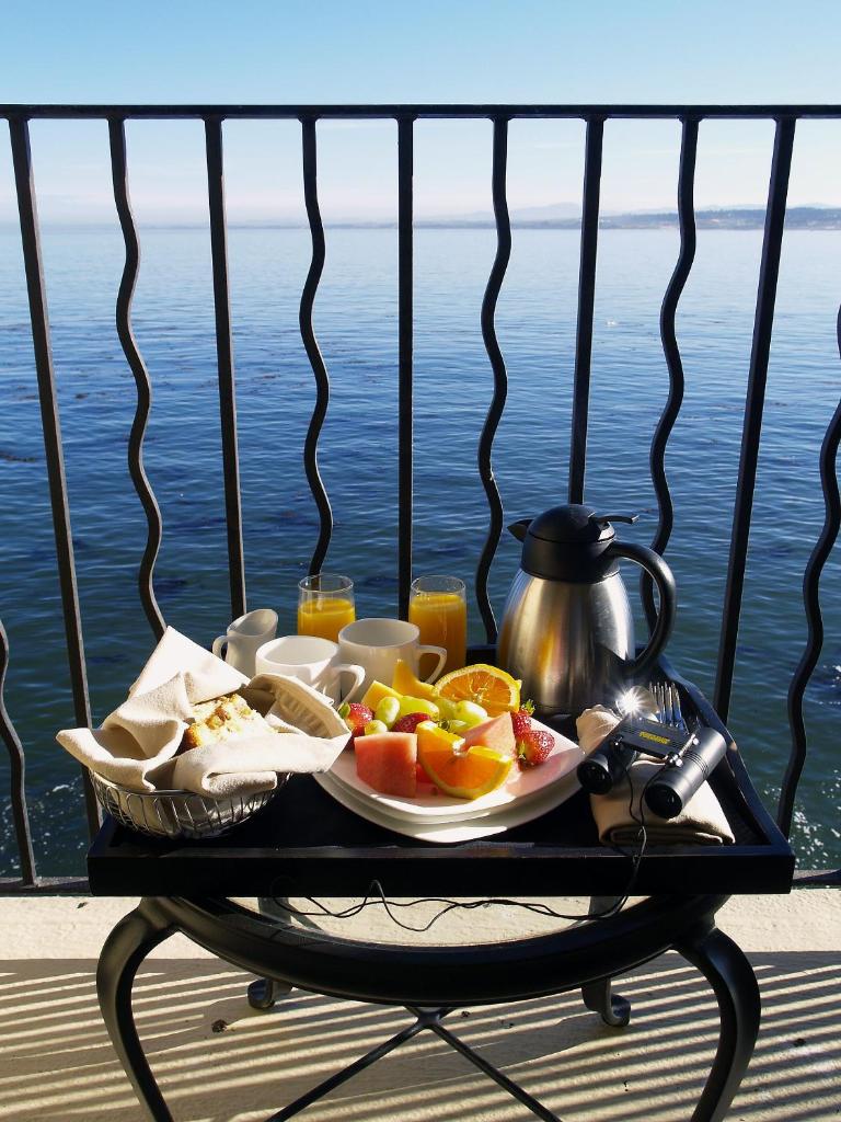 Monterey Bay Inn photo 2