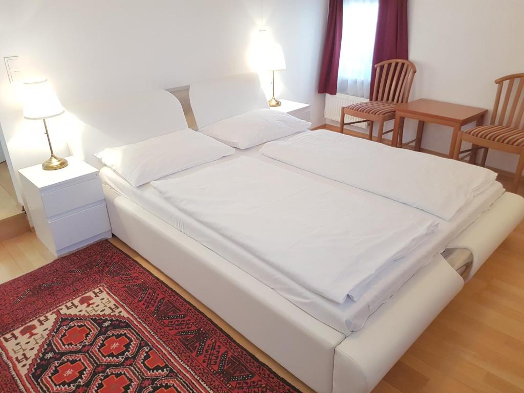Апартаменты (Улучшенные апартаменты с видом на город), Hotel Haydn