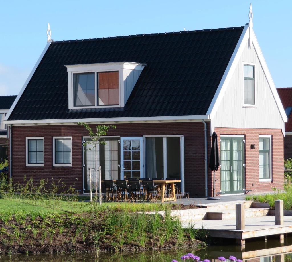 Luxurious Water Villa photo 1