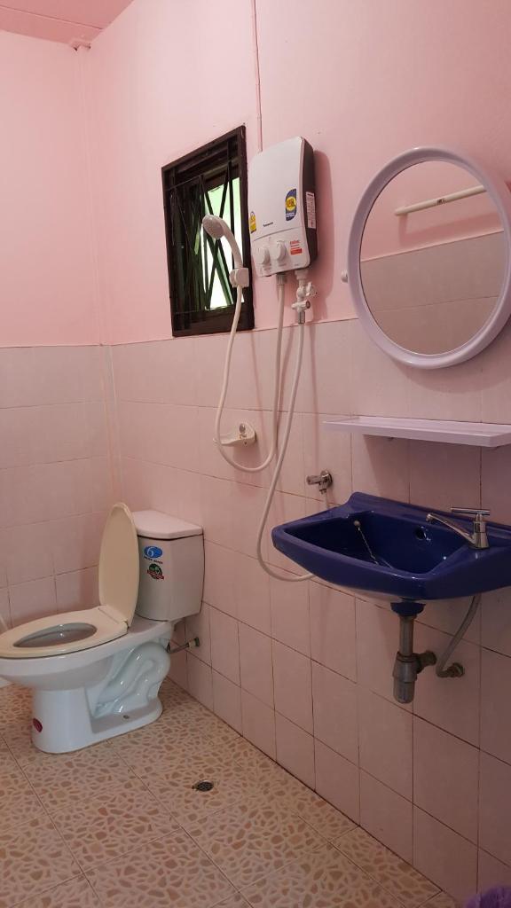 Номер (Standard Bungalow with Air-Conditioner), Jungle Huts Resort