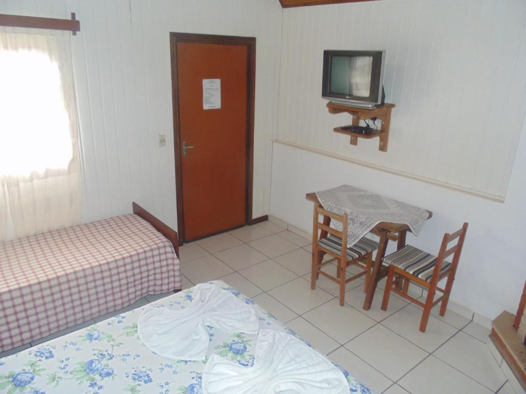 Chales Marigu photo 1
