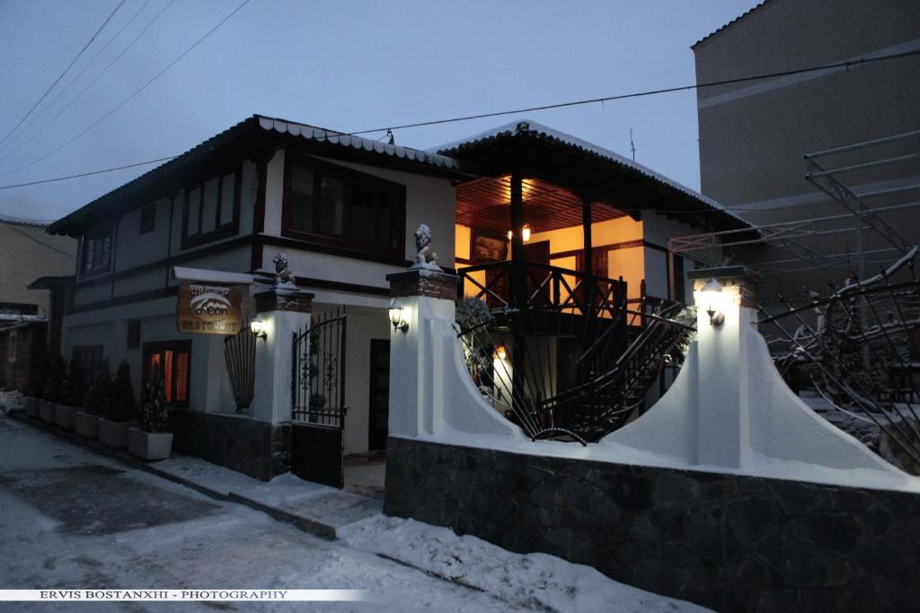 Guest House Bujtina Leon photo 2