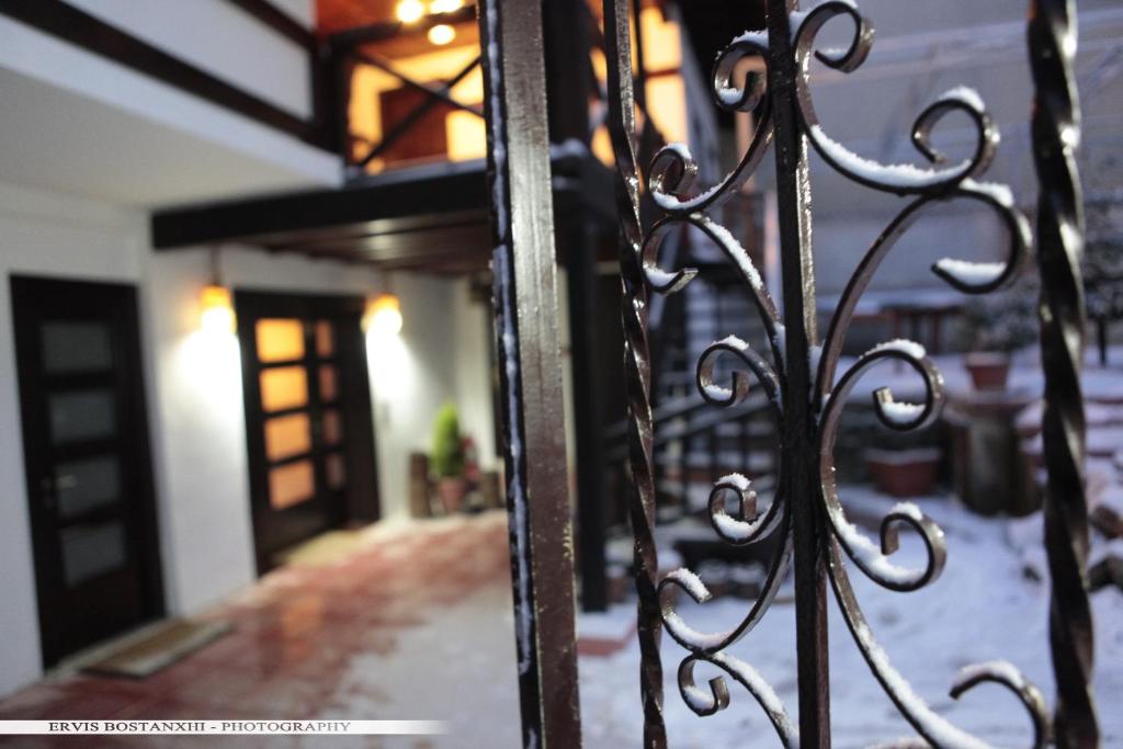 Guest House Bujtina Leon photo 4