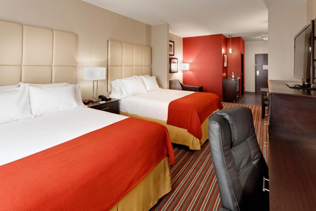 Holiday Inn Express & Suites Northeast, an IHG Hotel photo 2